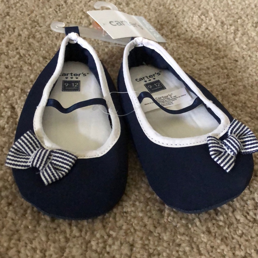 Infant girl flats with tags